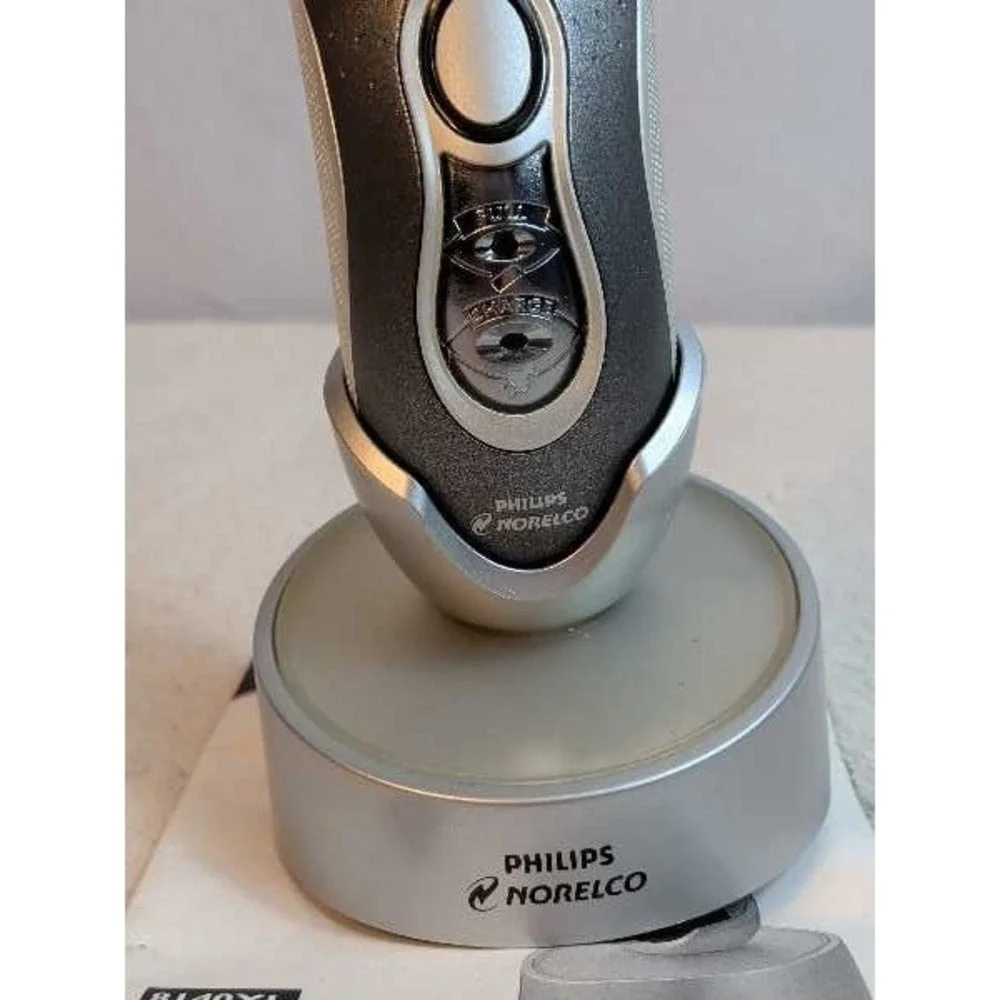 Philips Norelco 8140XL Speed-XL Rechargeable Tripleheader Razor